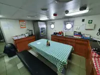 रेफ्रिजर जहाज विक्रीसाठी