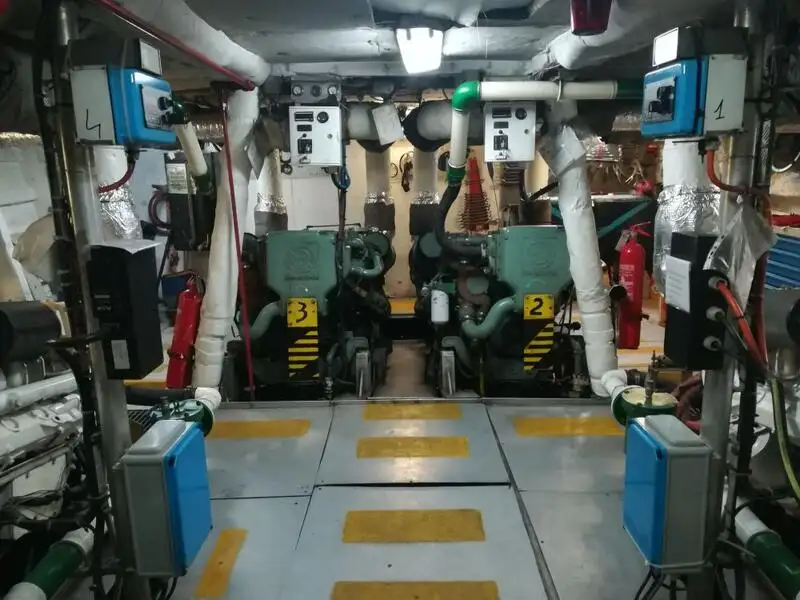 क्रू बोट विक्रीसाठी