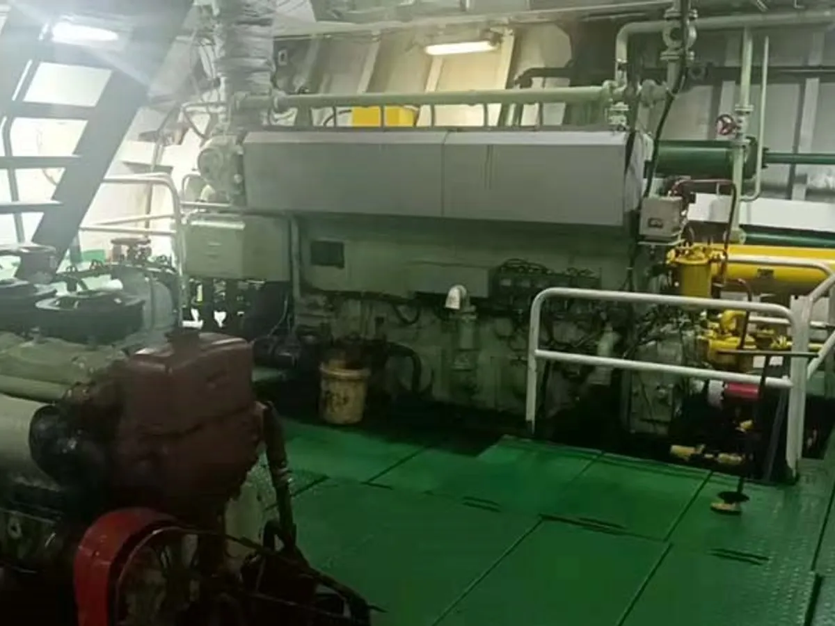 कंटेनर जहाज विक्रीसाठी