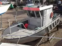 वर्क बोटी विक्रीसाठी