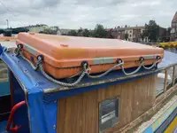 फेरी जहाज विक्रीसाठी