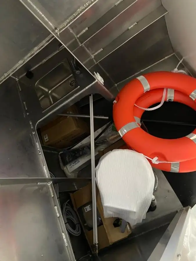 बचाव जहाज विक्रीसाठी