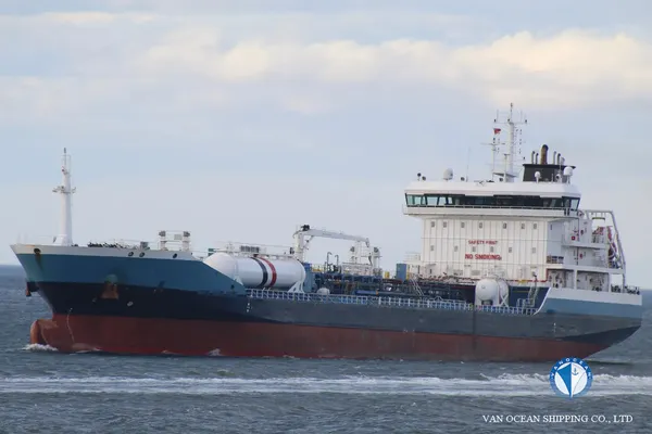 Oil/Chemical tanker for sale
