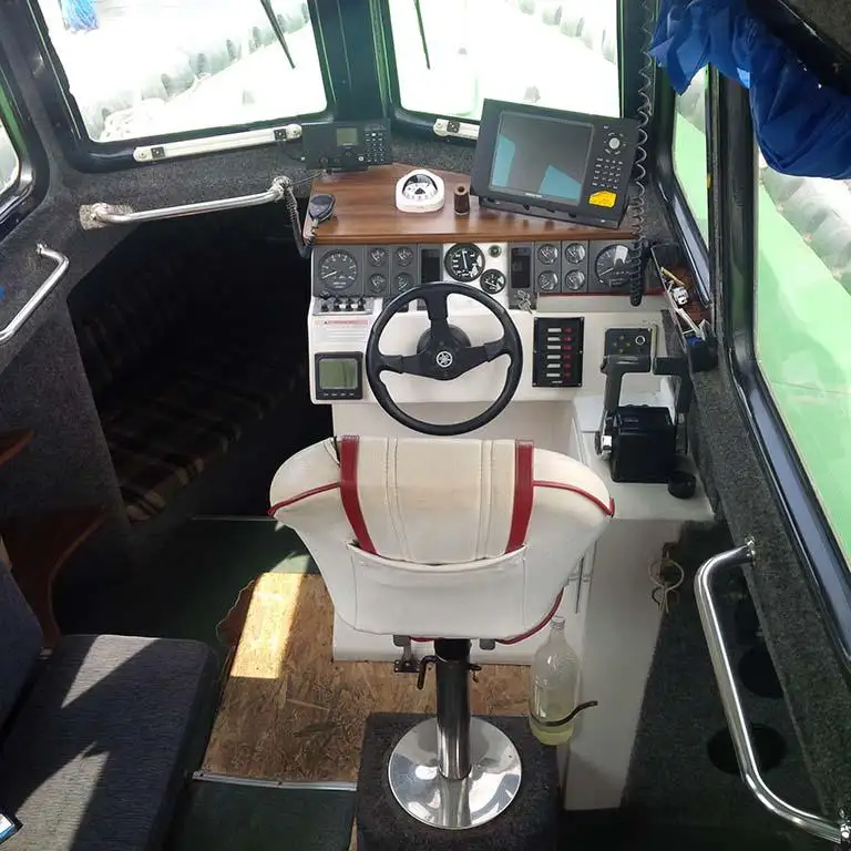 पायलट बोट विक्रीसाठी
