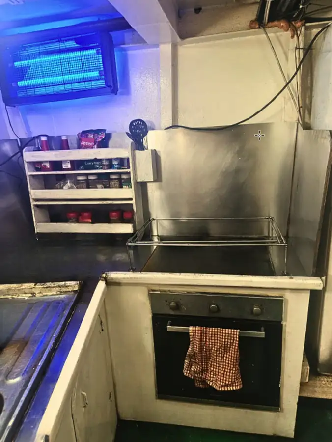 वर्क बोटी विक्रीसाठी