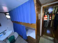 कंटेनर जहाज विक्रीसाठी