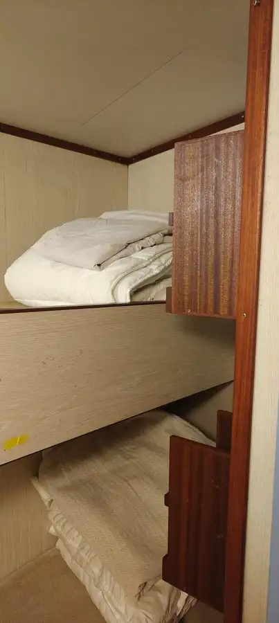 पुरवठा जहाज विक्रीसाठी