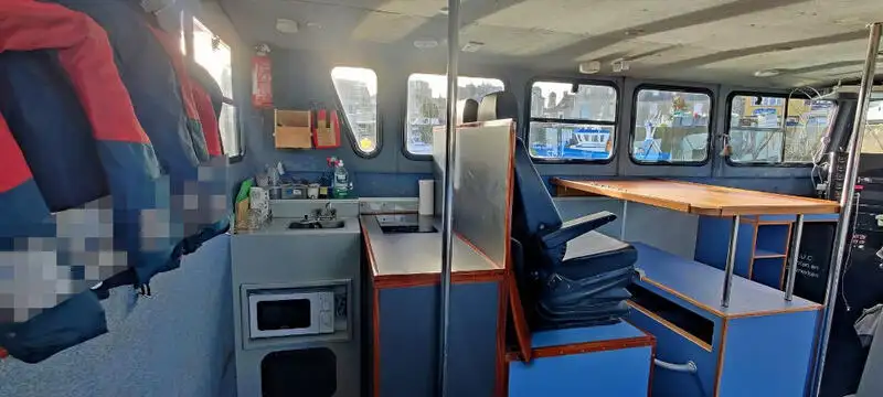 कंटेनर जहाज विक्रीसाठी