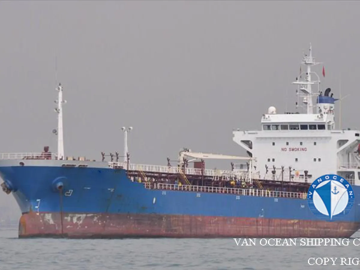 तेल/रासायनिक टँकर विक्रीसाठी