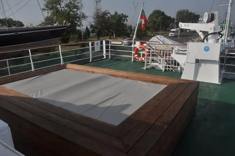 क्रूझ जहाज विक्रीसाठी