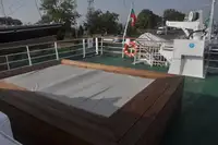 क्रूझ जहाज विक्रीसाठी
