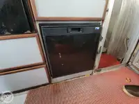 लाइफबोट विक्रीसाठी