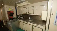 क्रू बोट विक्रीसाठी
