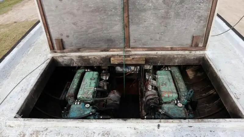 गस्त नौका विक्रीसाठी