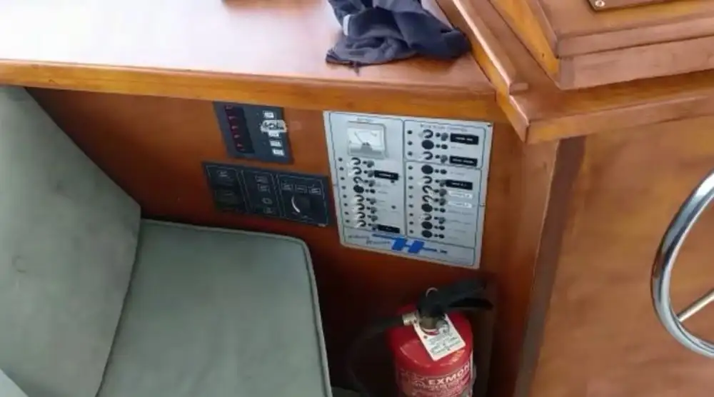 क्रू बोट विक्रीसाठी