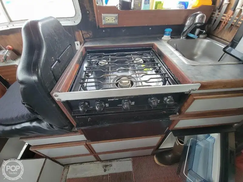 लाइफबोट विक्रीसाठी