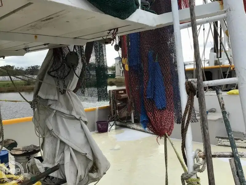 ट्रॉलर विक्रीसाठी