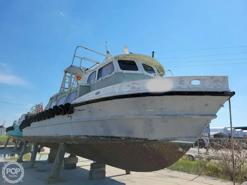 क्रू बोट विक्रीसाठी