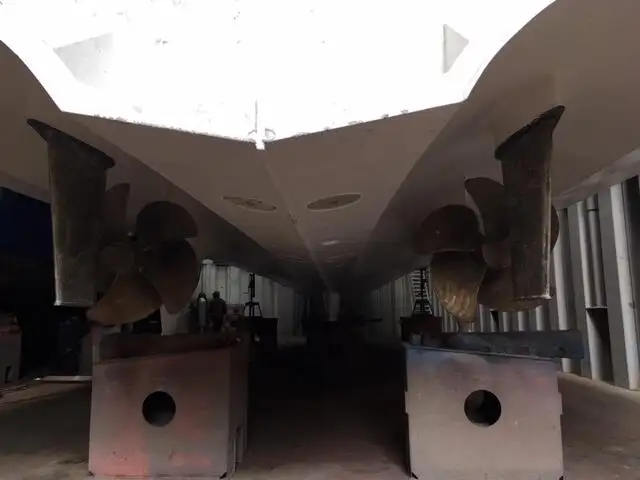 गस्त नौका विक्रीसाठी