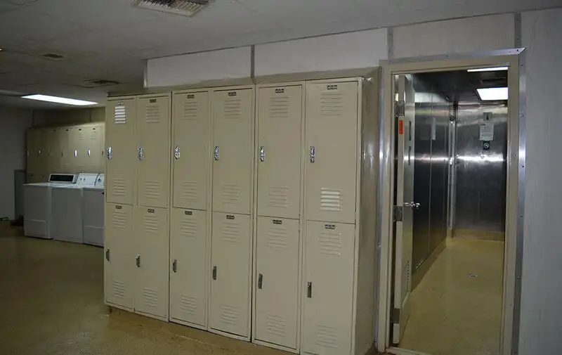 एलएनजी वाहक जहाज विक्रीसाठी
