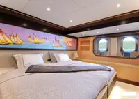 यॉट विक्रीसाठी