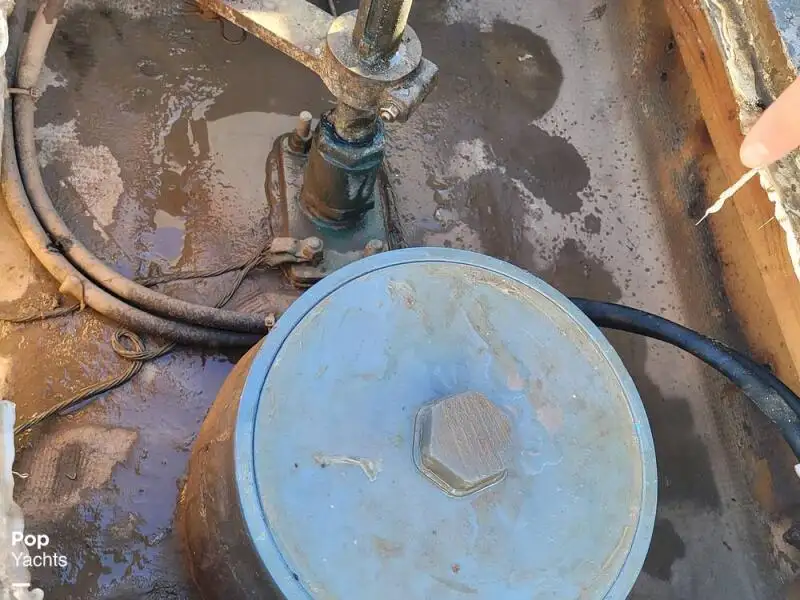 मासे प्रक्रिया नौका विक्रीसाठी