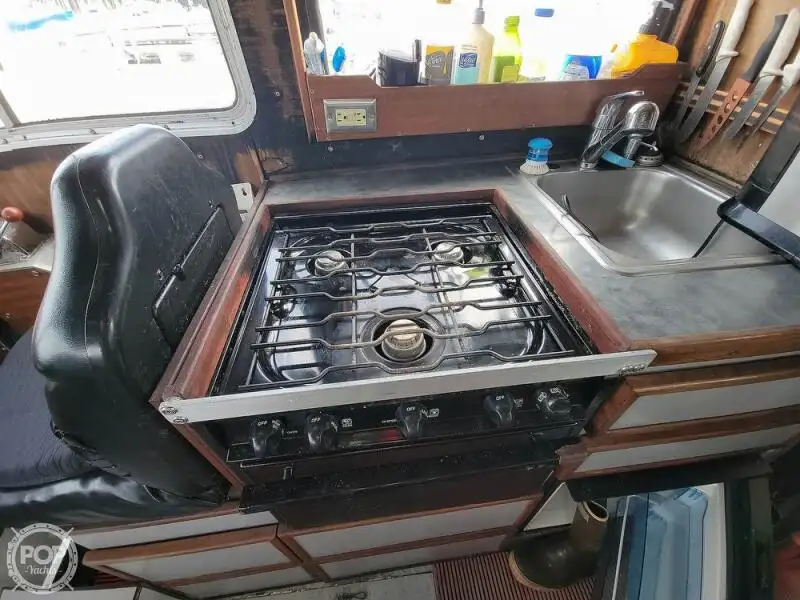 लाइफबोट विक्रीसाठी