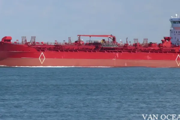 Oil/Chemical tanker for sale