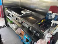 पॉन्टून विक्रीसाठी