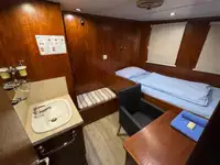 कंटेनर जहाज विक्रीसाठी