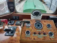 पायलट बोट विक्रीसाठी
