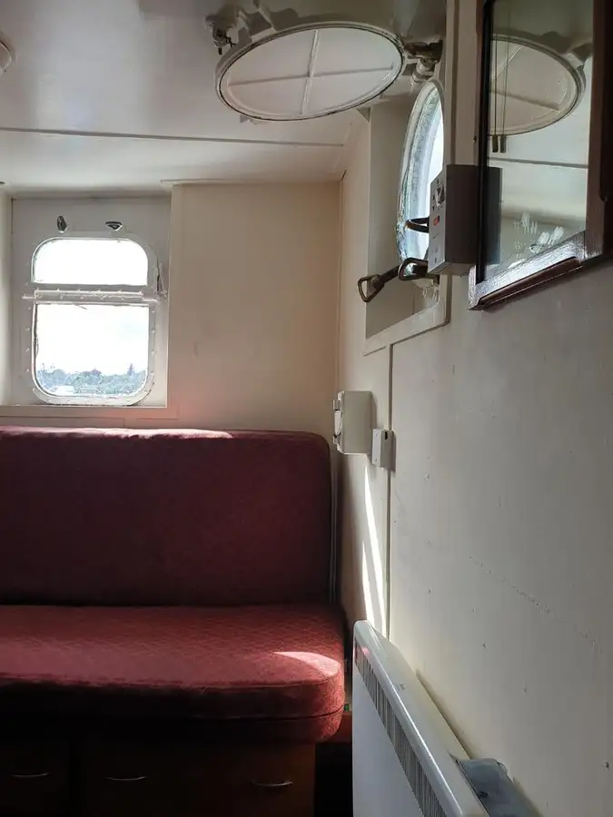 वर्क बोटी विक्रीसाठी