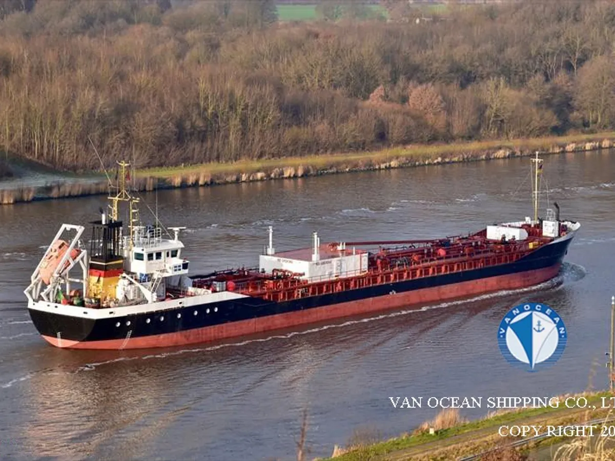 तेल/रासायनिक टँकर विक्रीसाठी