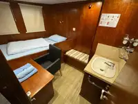 कंटेनर जहाज विक्रीसाठी