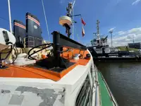 पायलट बोट विक्रीसाठी