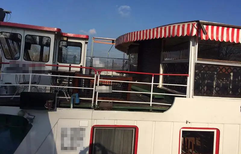 कंटेनर जहाज विक्रीसाठी