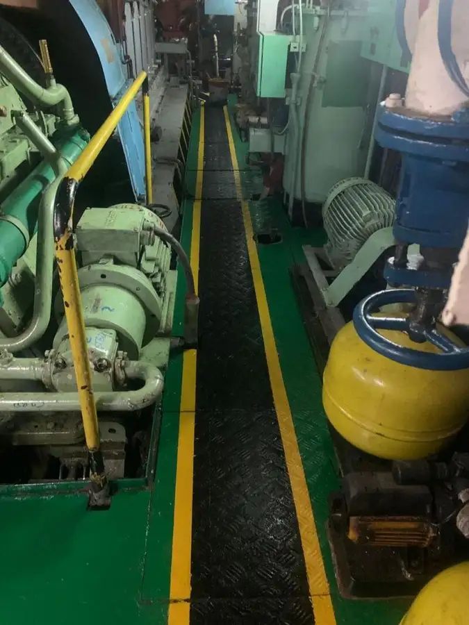 पुरवठा जहाज विक्रीसाठी