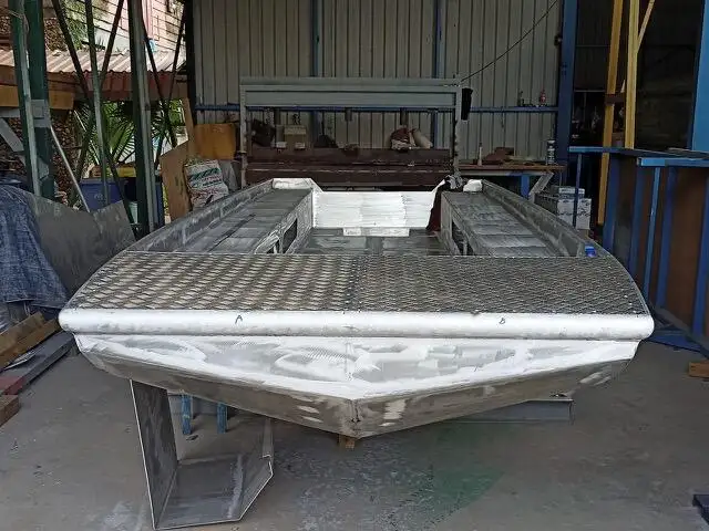 वर्क बोटी विक्रीसाठी
