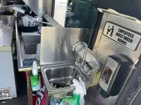 पॉन्टून विक्रीसाठी