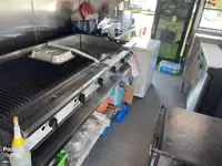 पॉन्टून विक्रीसाठी