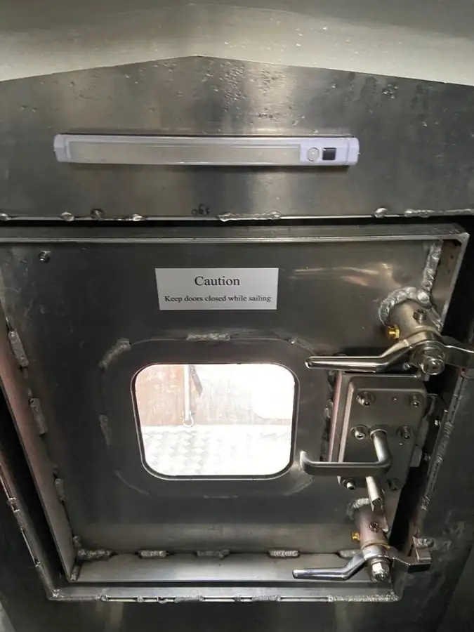 बचाव जहाज विक्रीसाठी