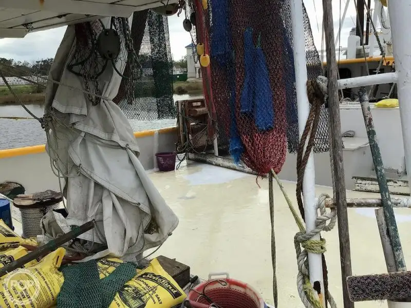ट्रॉलर विक्रीसाठी