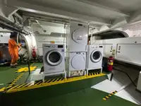 कंटेनर जहाज विक्रीसाठी