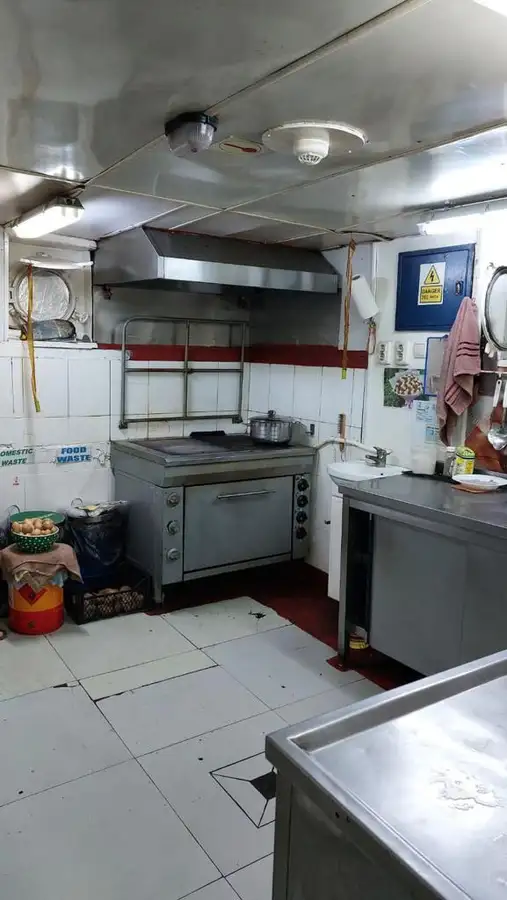 तेल/रासायनिक टँकर विक्रीसाठी