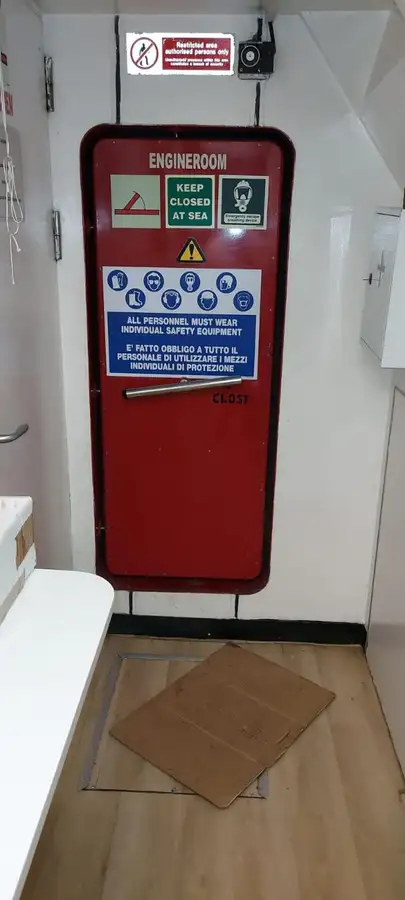 क्रू बोट विक्रीसाठी