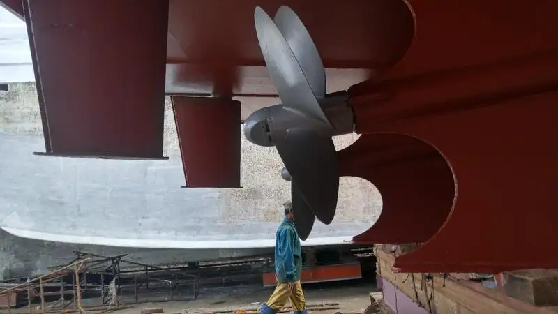 क्रू बोट विक्रीसाठी