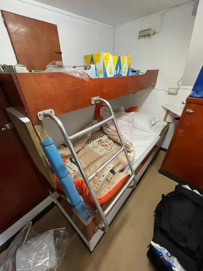 कंटेनर जहाज विक्रीसाठी