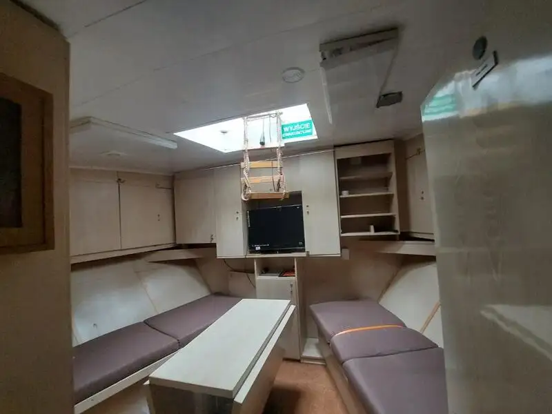 सर्वेक्षण जहाज विक्रीसाठी