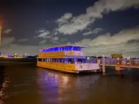 प्रवासी जहाज विक्रीसाठी