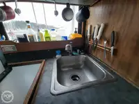 लाइफबोट विक्रीसाठी